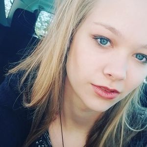 Meet your Posher, Caitlyn02